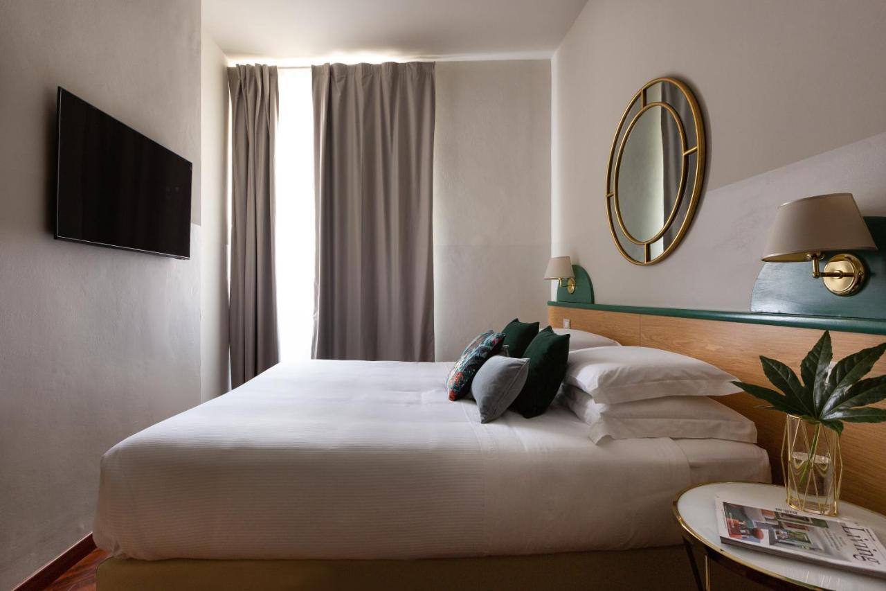 Pensión Aramis Deluxe 2*