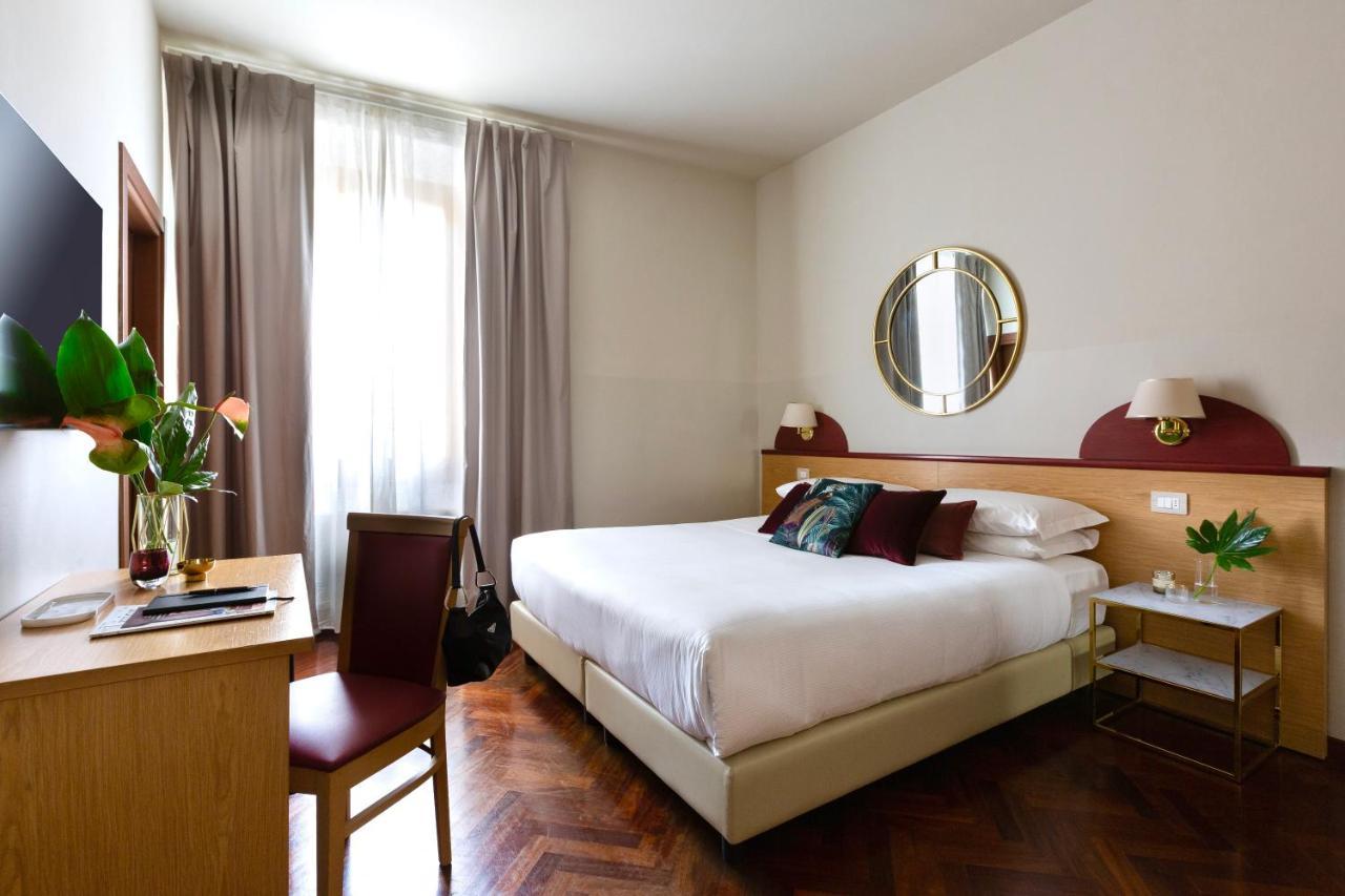 Pensión Aramis Deluxe 2*