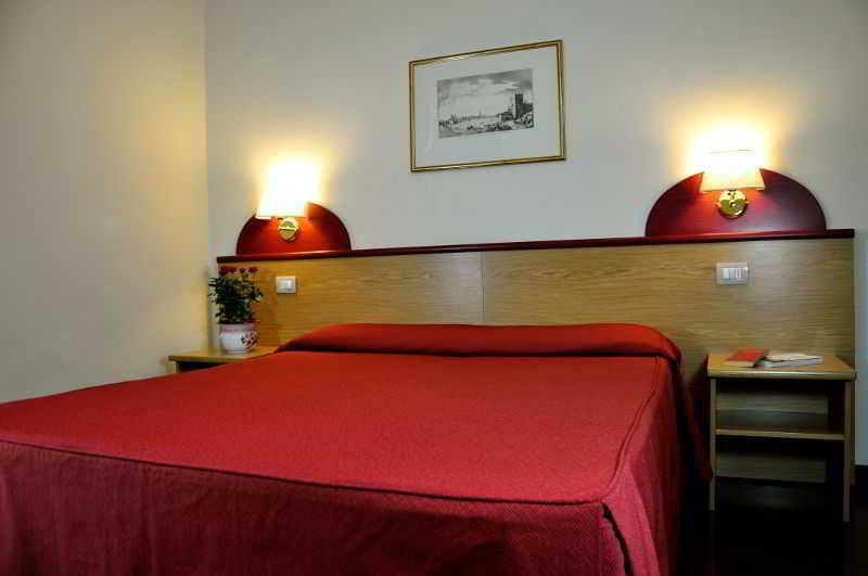 Aramis Deluxe Pensión Florencia