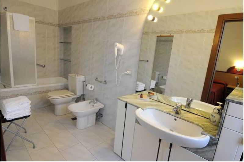 Aramis Deluxe Pensión Florencia