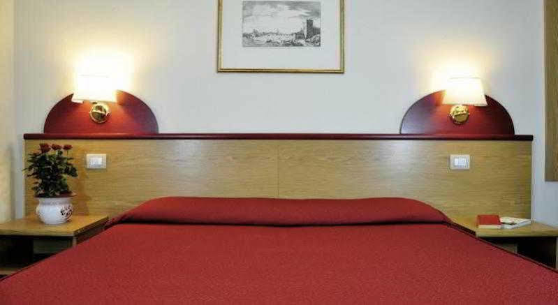 Aramis Deluxe Pensión Florencia
